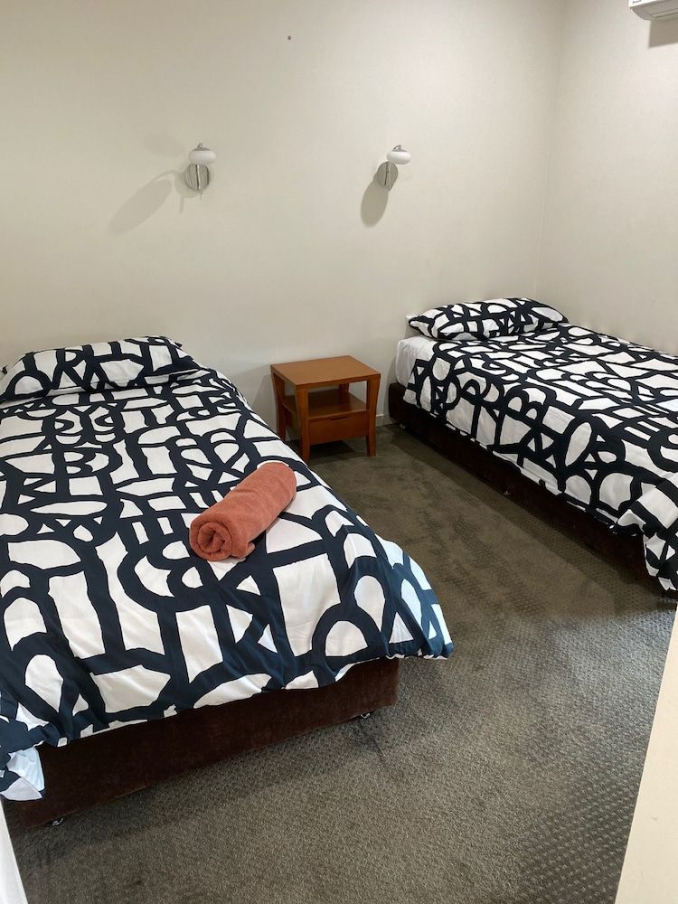 Black Rock Inn Standard Suite, 2 Bedrooms, Non Smoking, Kitchenette (Apartment) 3