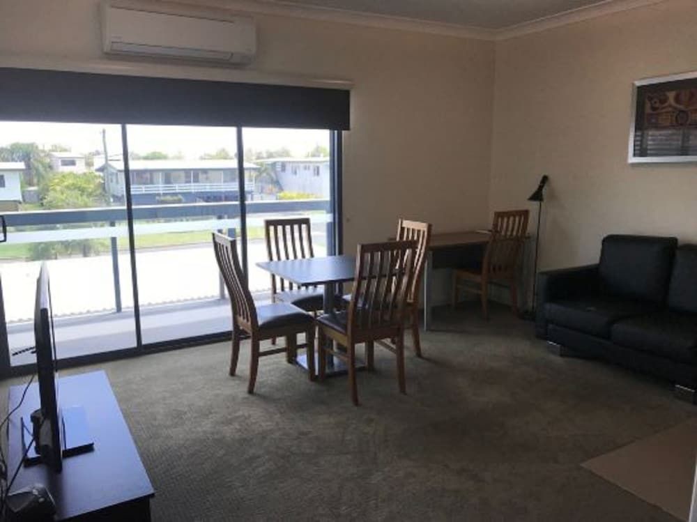 Black Rock Inn Standard Suite, 2 Bedrooms, Non Smoking, Kitchenette (Apartment) 7