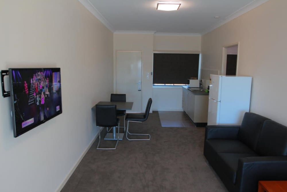 Black Rock Inn Standard Suite, 2 Bedrooms, Non Smoking, Kitchenette (Apartment) 5