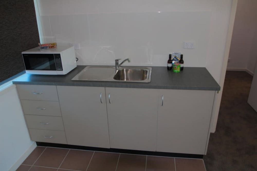 Black Rock Inn Standard Suite, 2 Bedrooms, Non Smoking, Kitchenette (Apartment) 4