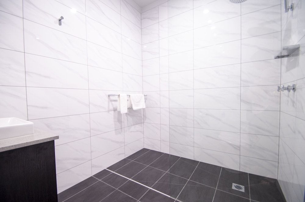 Historic Hydro Motor Inn Standard Room, Non Smoking (Queen Suite) 4