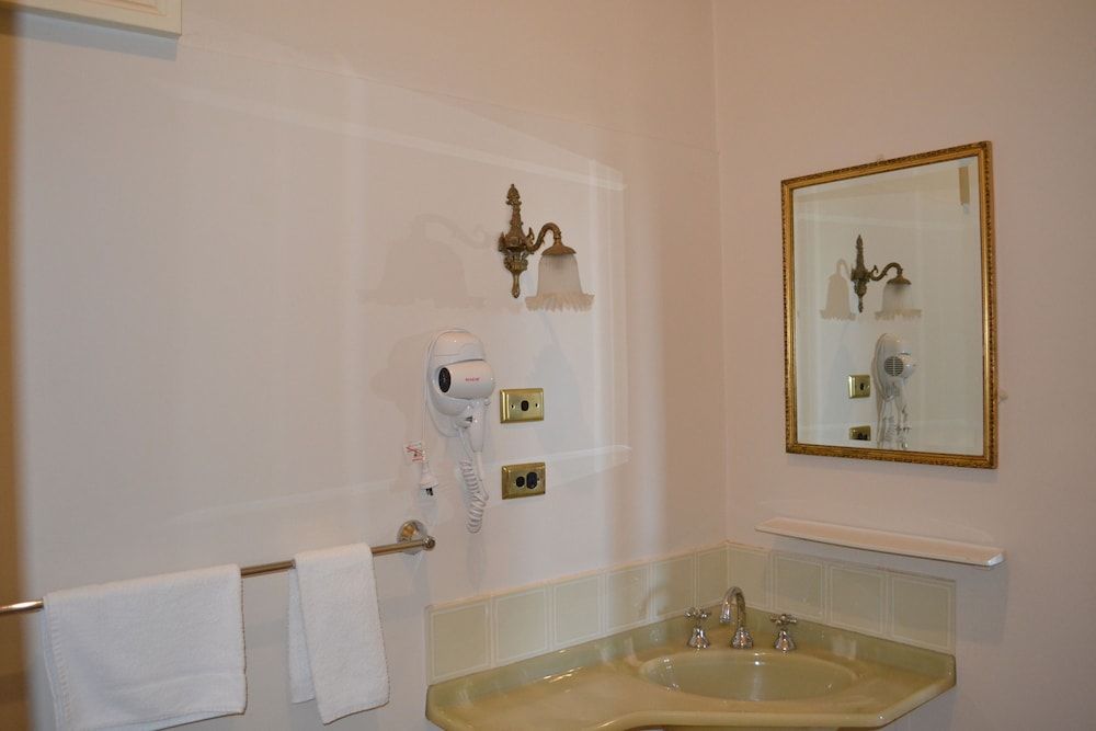 Historic Hydro Motor Inn Standard Room, Non Smoking, Balcony (Twin Room) 5