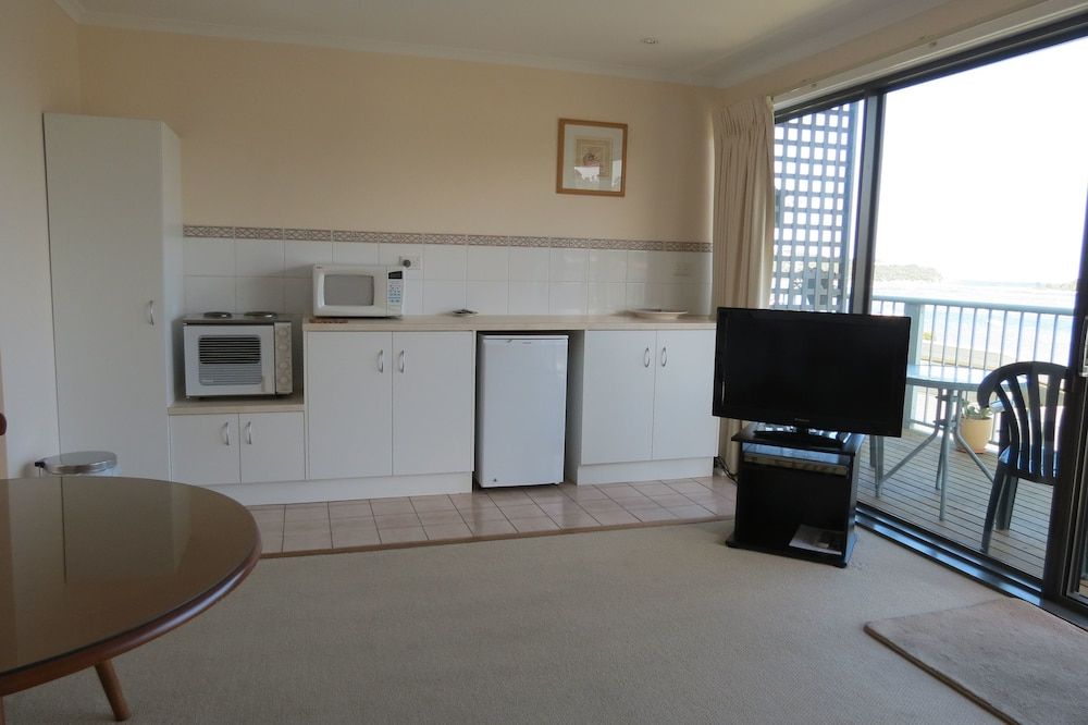 1 Bedroom Upstairs