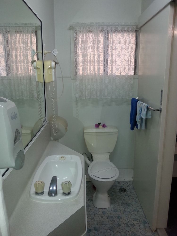 Golden Fountain Motel Motel Room, Non Smoking (4 People) 4