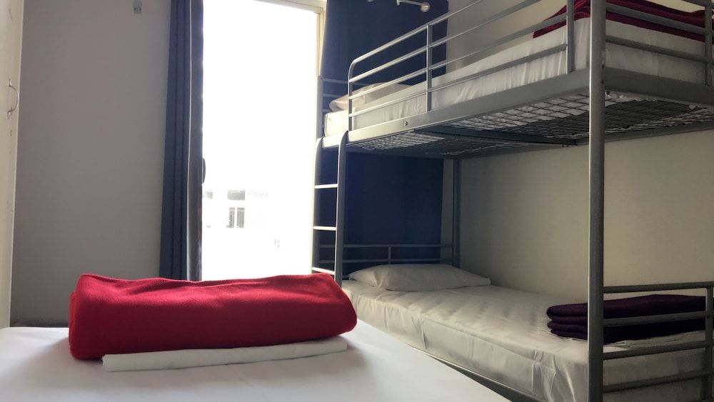 Gold Coast Backpackers - Hostel Standard Twin Room, 1 Bedroom, Non Smoking, Private Bathroom 3