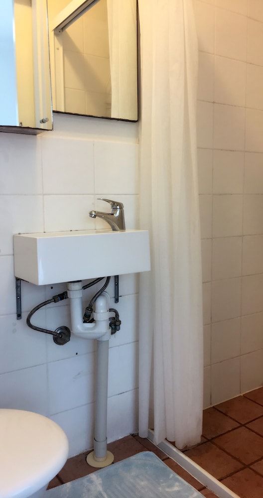 Gold Coast Backpackers - Hostel Standard Twin Room, 1 Bedroom, Non Smoking, Private Bathroom 5