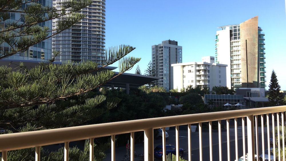 Gold Coast Backpackers - Hostel Standard Double Room, 1 Bedroom, Non Smoking, Balcony 9