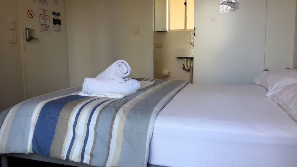 Gold Coast Backpackers - Hostel Standard Double Room, 1 Bedroom, Non Smoking, Balcony 6
