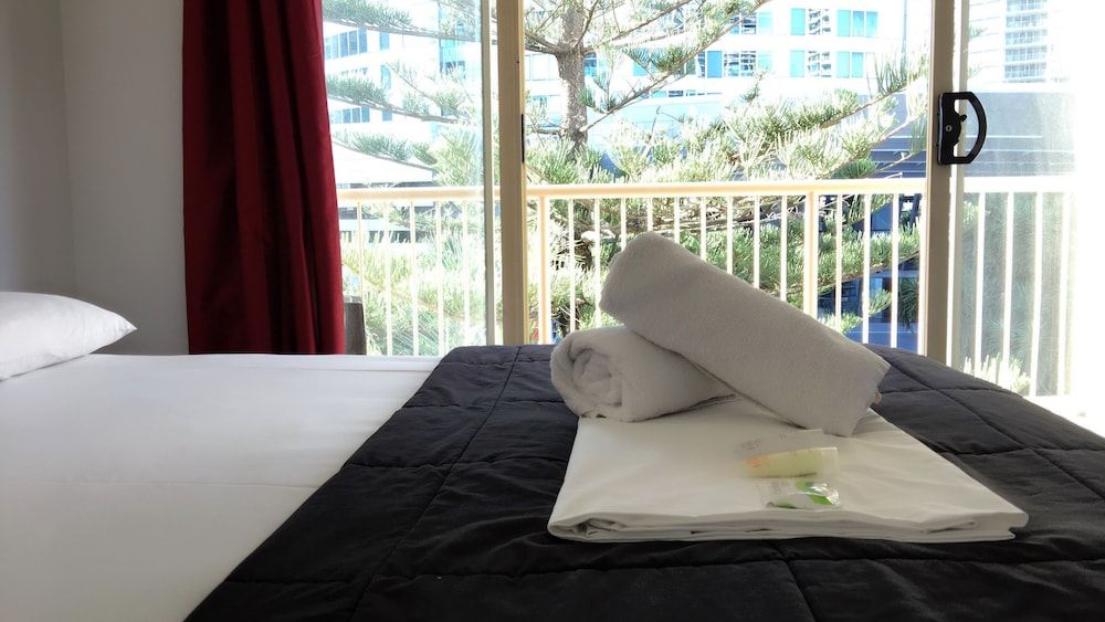 Gold Coast Backpackers - Hostel Standard Double Room, 1 Bedroom, Non Smoking, Balcony 4