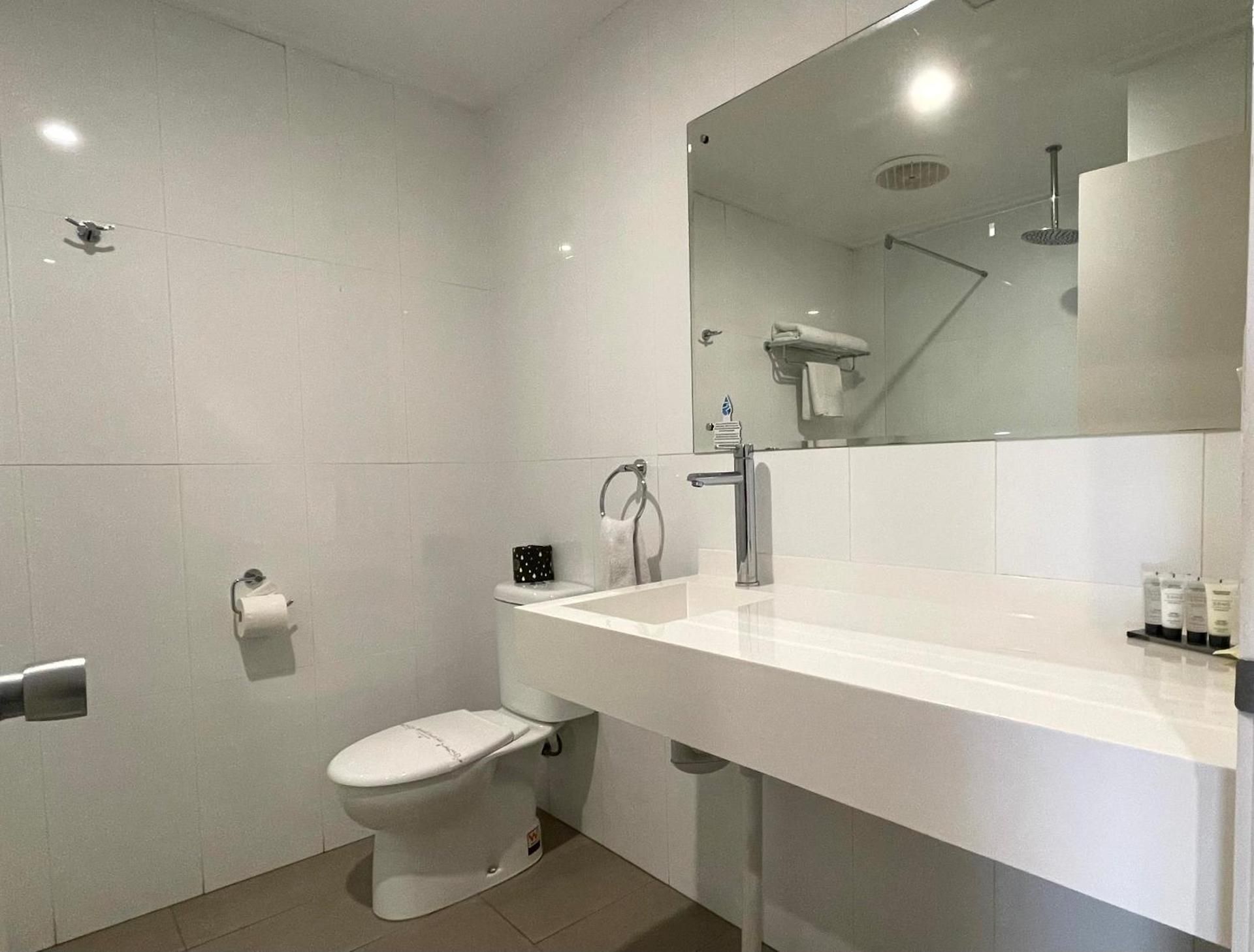 The Western Heritage Motor Inn Deluxe King Suite 3