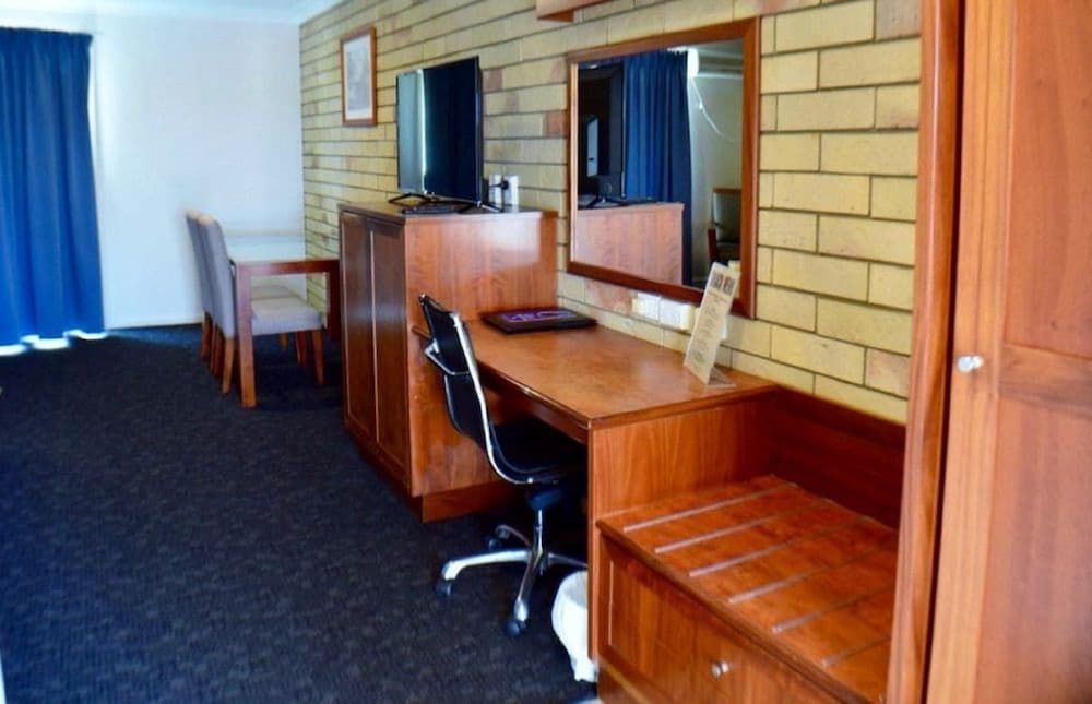 The Western Heritage Motor Inn Quadruple Room, 2 Bedrooms 4