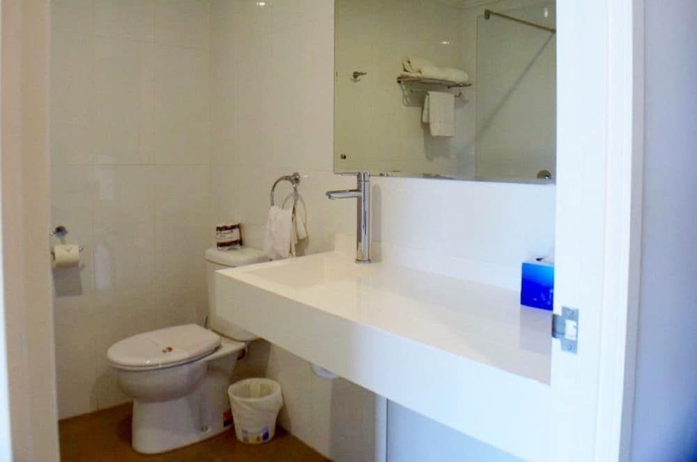 The Western Heritage Motor Inn Quadruple Room, 2 Bedrooms 2