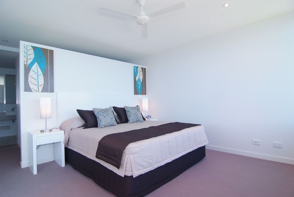 Superior Apartment, 3 Bedrooms (3 B'room 2couples/2kids)