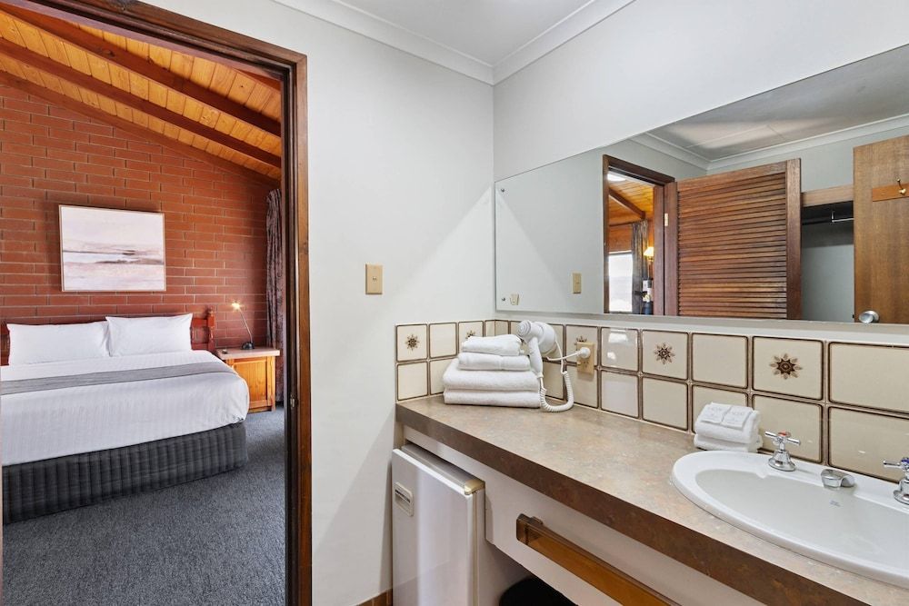 Econo Lodge Port Augusta Room, 1 King Bed, Non Smoking 3