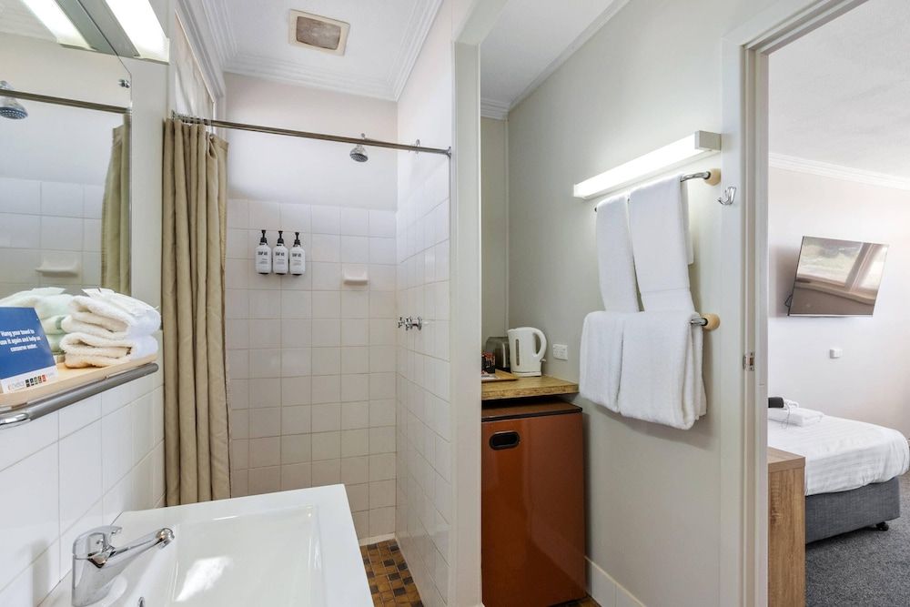 Econo Lodge Port Augusta Standard Room, Multiple Beds, Non Smoking 4