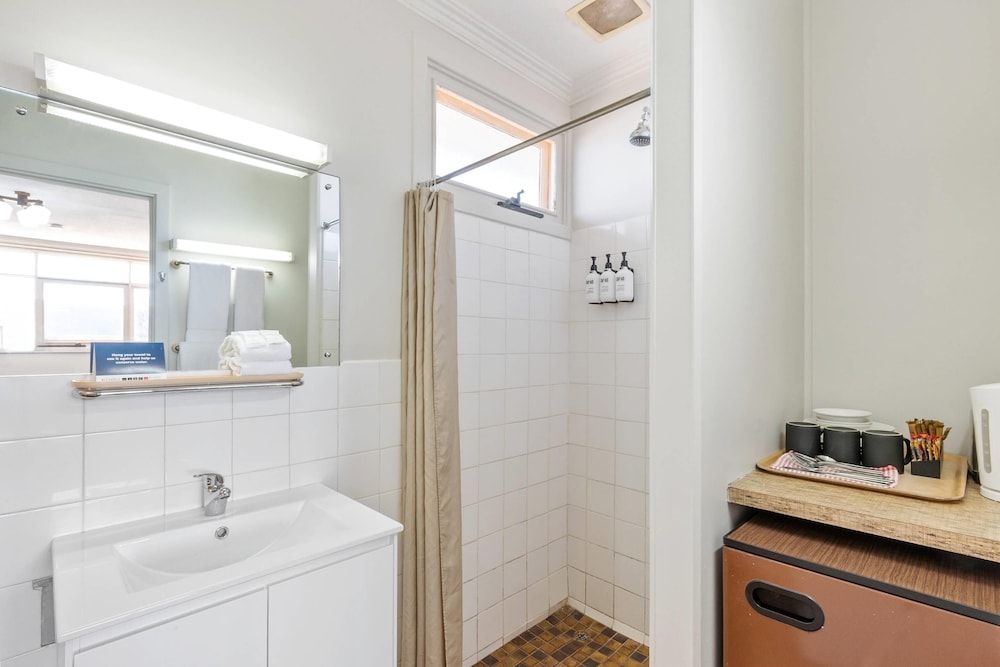 Econo Lodge Port Augusta Standard Room, Multiple Beds, Non Smoking 3