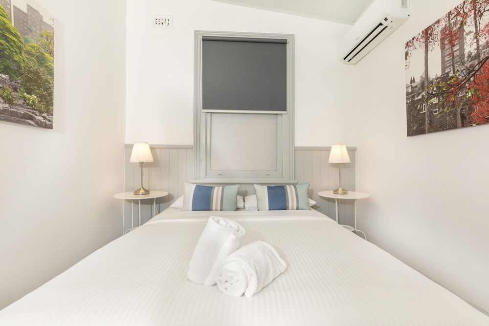 Queen Room, Shared Bathroom