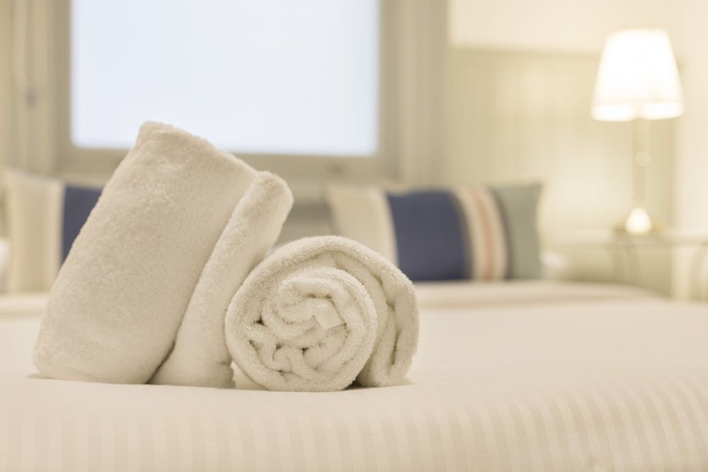 Queen Room, Shared Bathroom