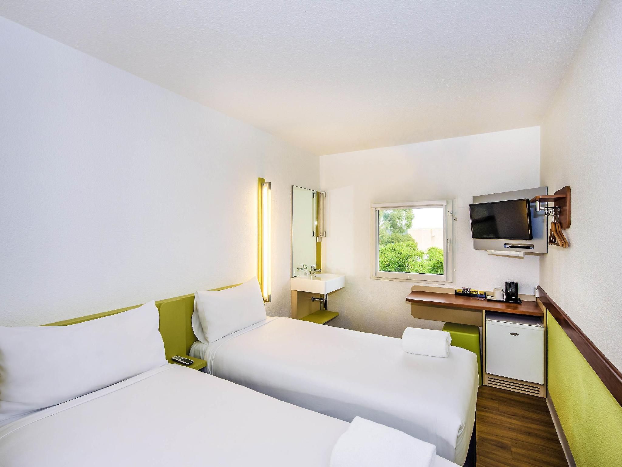 Standard Room with 2 Single Beds