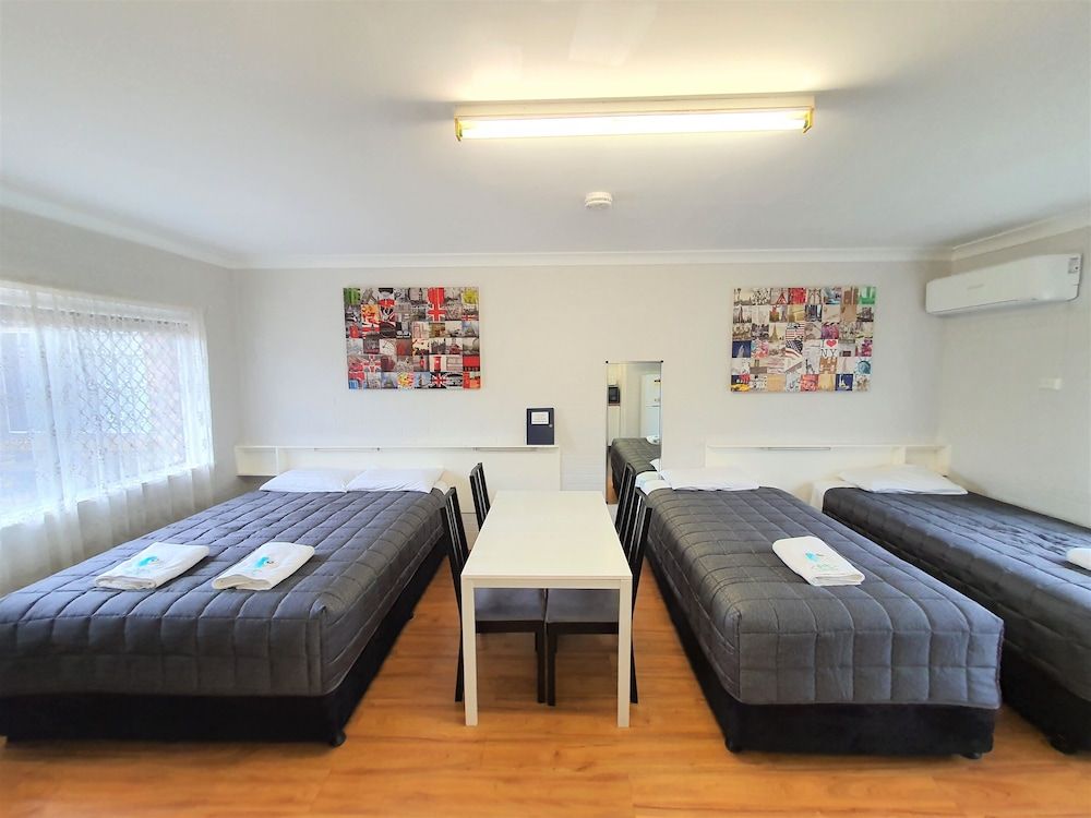 Maria Motel Deluxe Triple Room 2