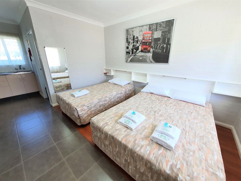 Maria Motel Deluxe Double Room, Multiple Beds 9