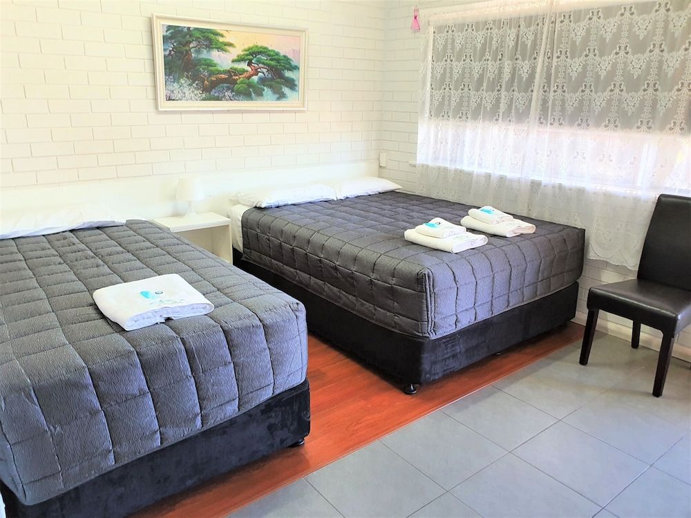 Maria Motel Deluxe Double Room, Multiple Beds 12