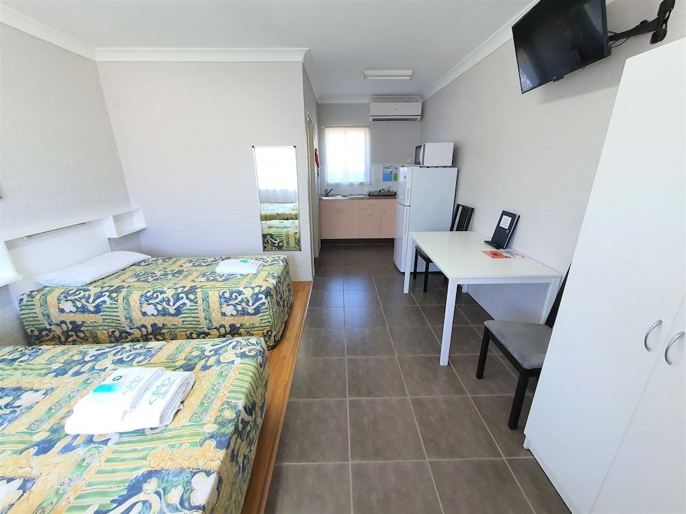 Maria Motel Deluxe Double Room, Multiple Beds 18