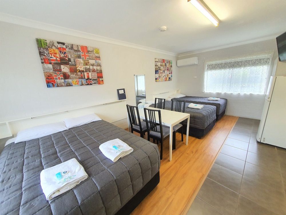 Maria Motel Deluxe Triple Room 6