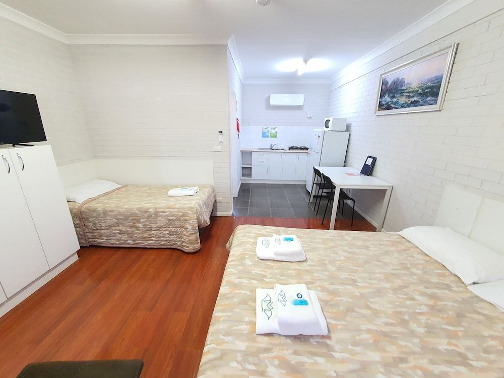 Maria Motel Deluxe Double Room, Multiple Beds 16