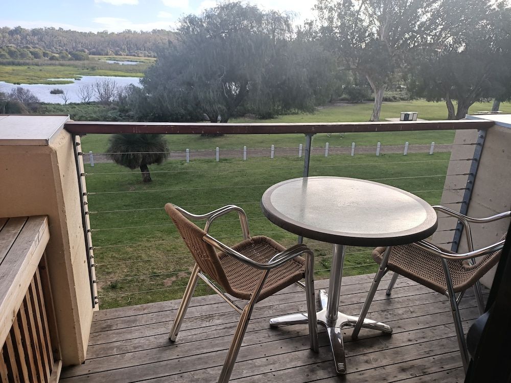 Yanchep Inn Standard Lakeside Room 4