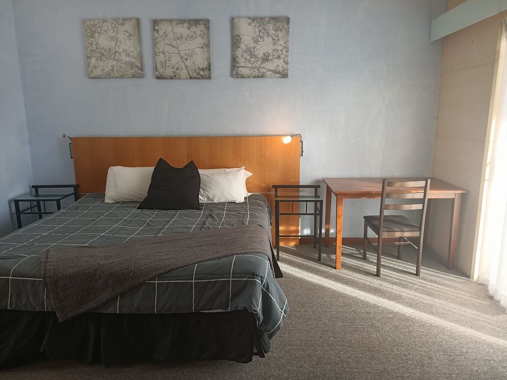 Yanchep Inn Standard Lakeside Room 3