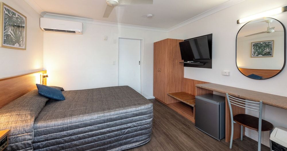 Riviera on Ruthven Motel Standard Suite, 1 Bedroom 2