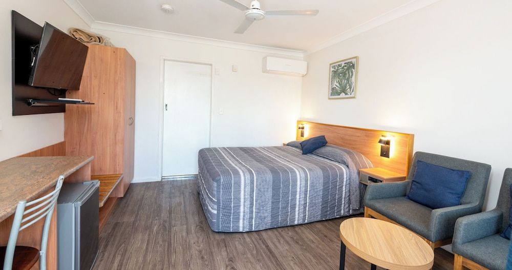 Riviera on Ruthven Motel Standard Suite, 1 Bedroom 3