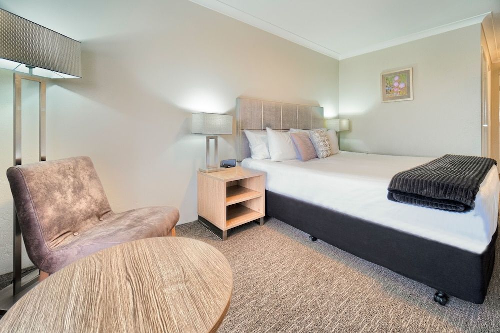 Albany Motel & Apartments Premier Room, 1 King Bed