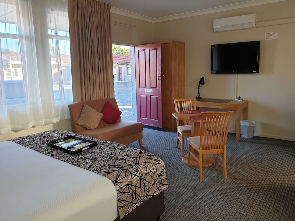 Executive Room, 1 King Bed, Non Smoking (Walk-in Shower;Larger Room)