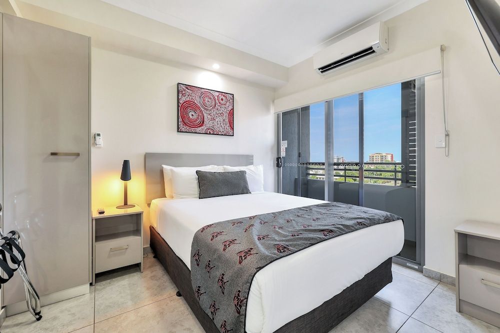 Argus Hotel Darwin Premier Suite 2