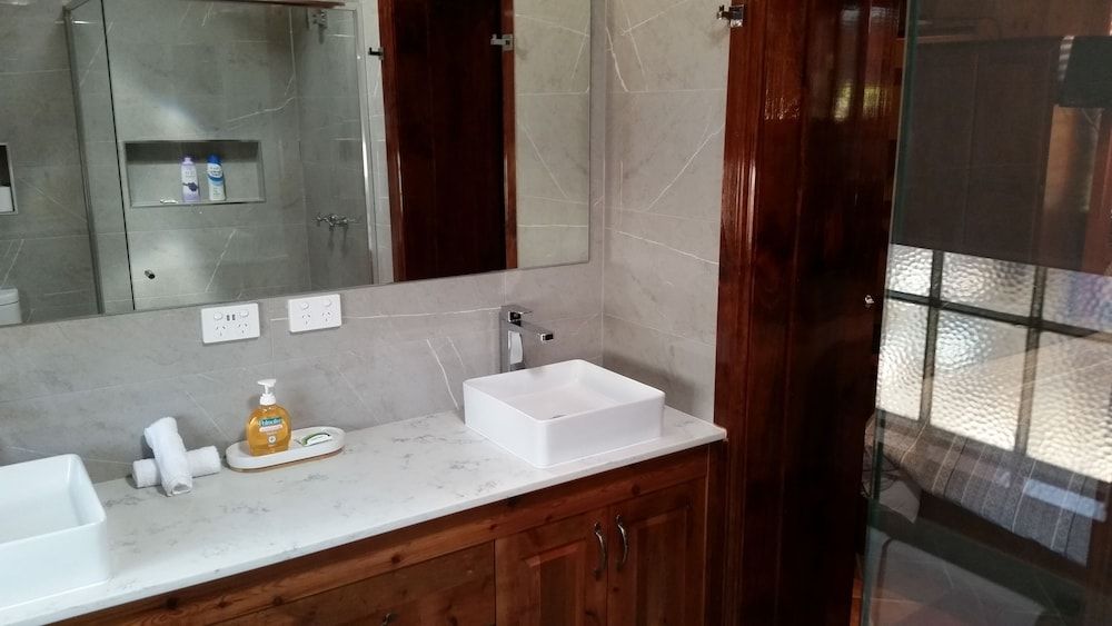 Eagle Foundry Bed & Breakfast Deluxe Studio Suite, 1 King Bed 2