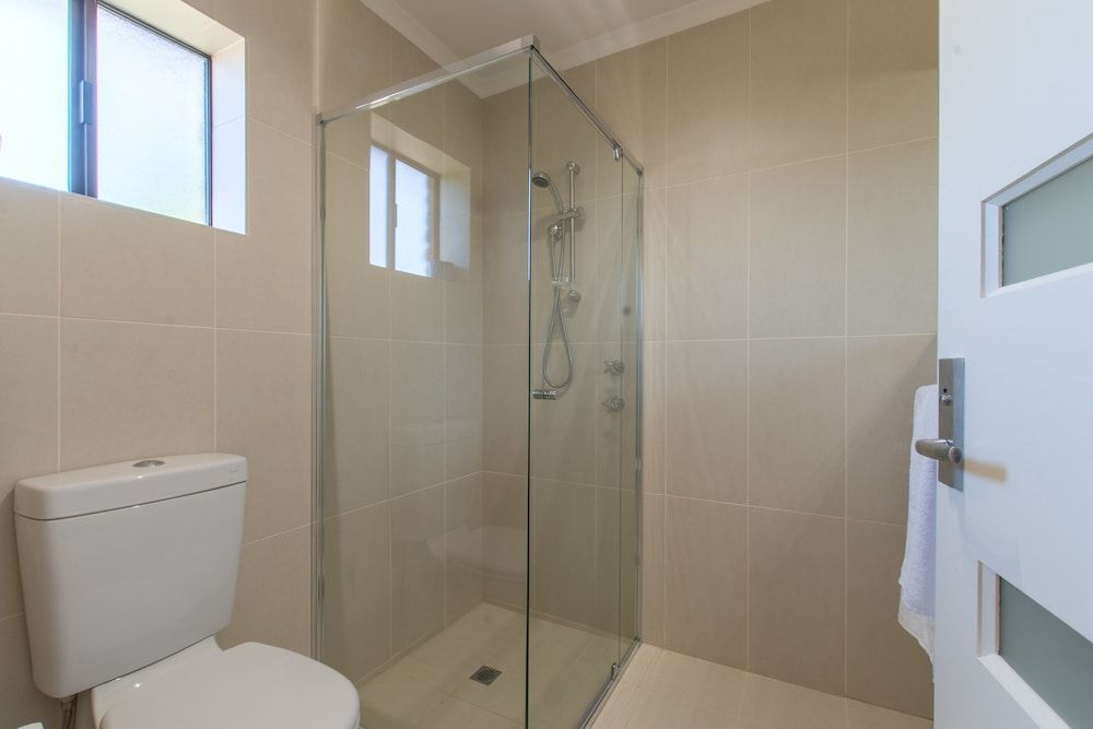 Mick O'Shea's Premier Two Bedroom King 6