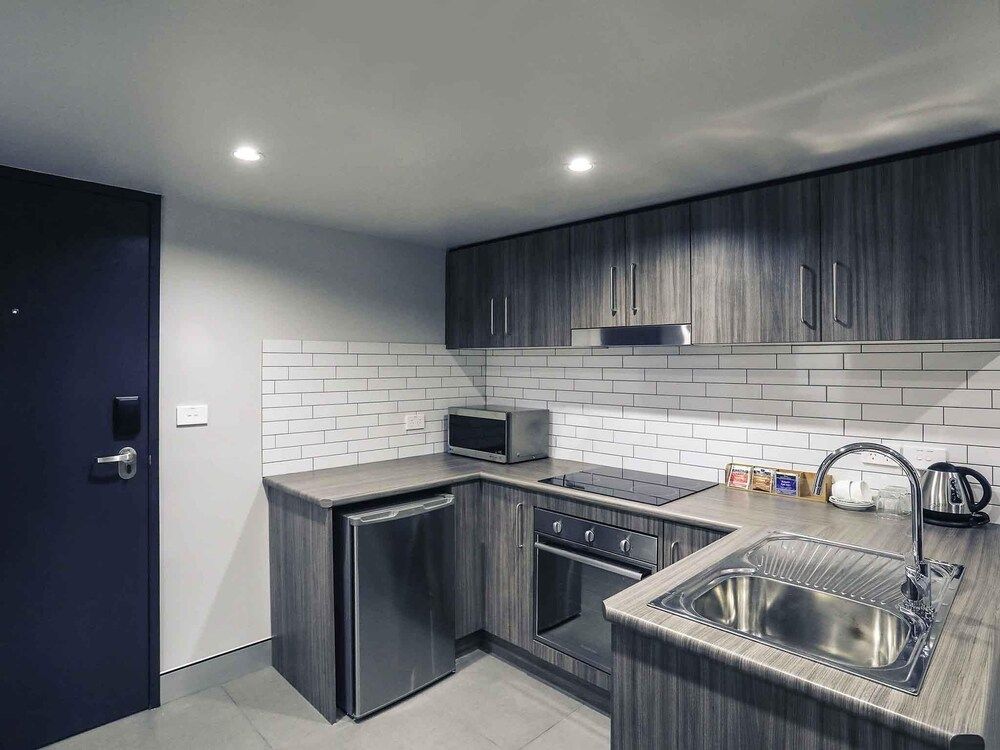Apartment, 1 Queen Bed, Balcony (West End)