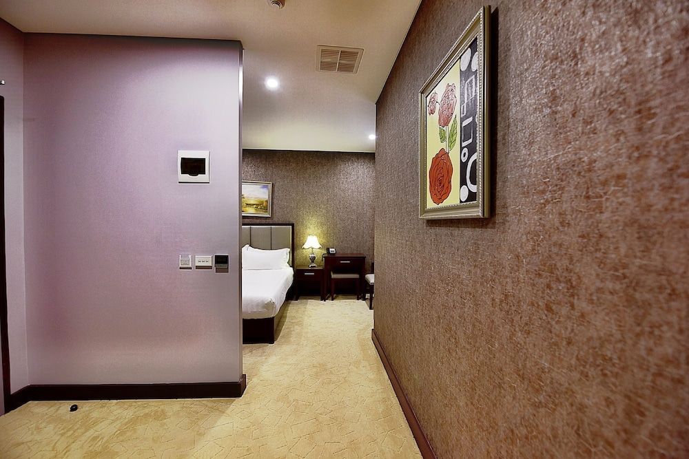 undefined Megaboom City Hotel 9