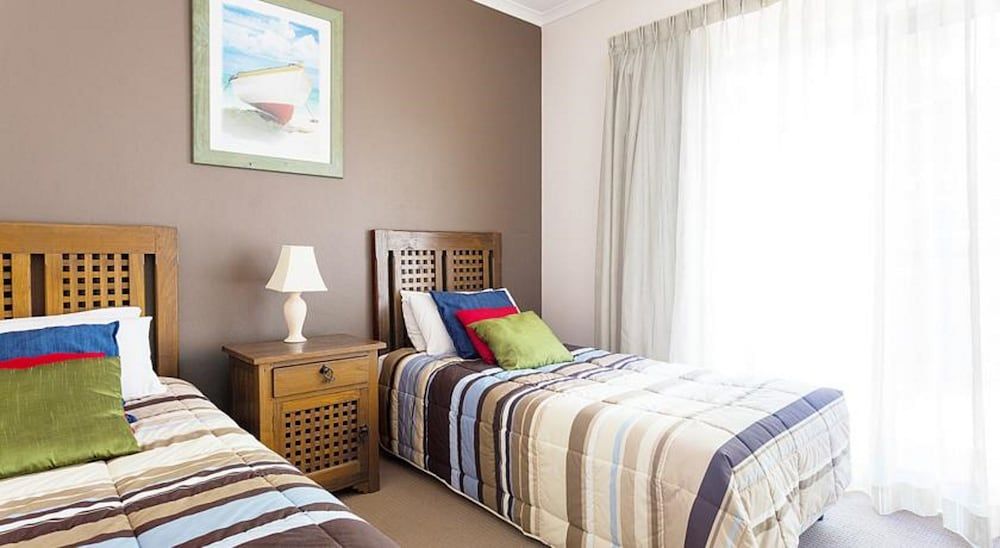 3 Bedroom Lakeview