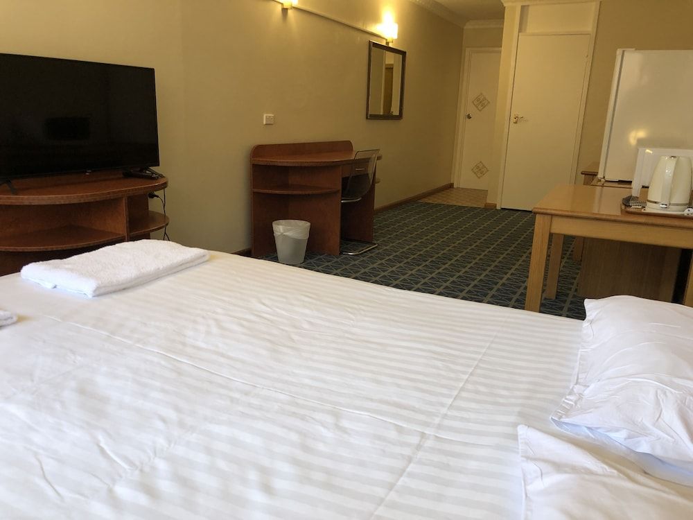 Canberra Lyneham Motor Inn Double Room, 1 Queen Bed