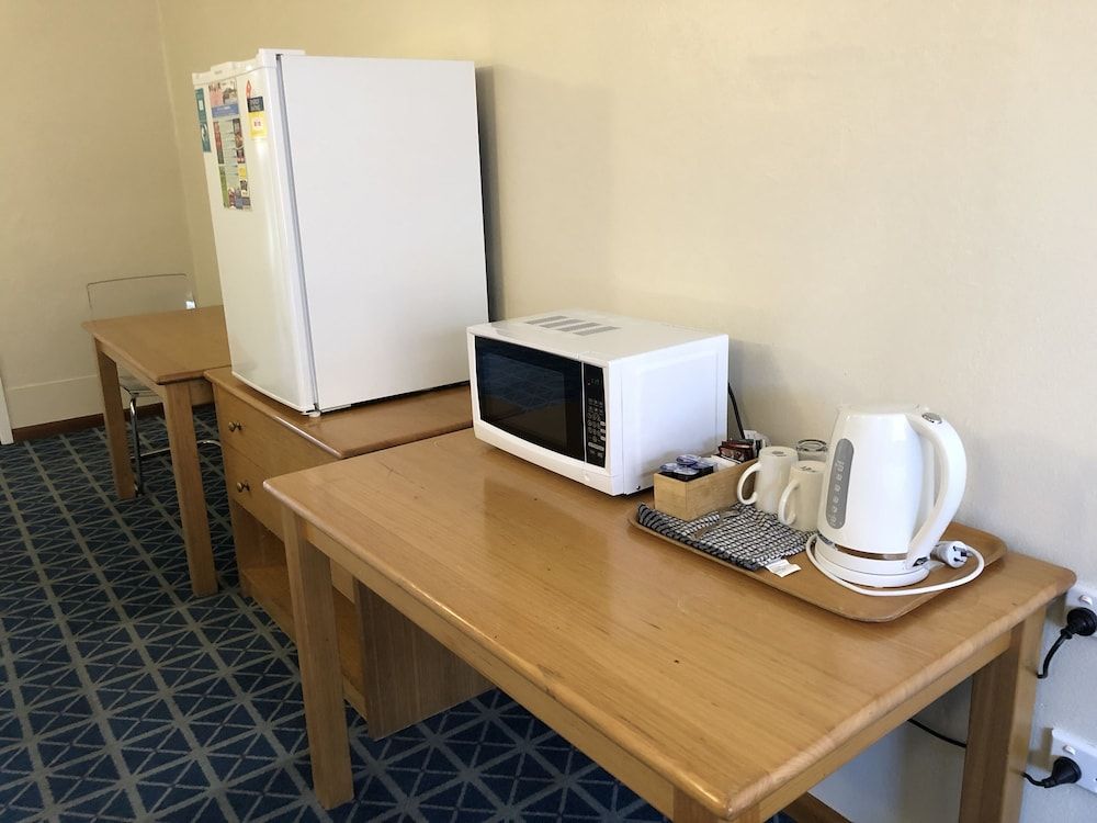 Canberra Lyneham Motor Inn Double Room, 1 Queen Bed 9