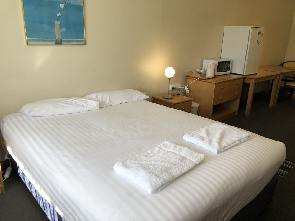 Canberra Lyneham Motor Inn Double Room, 1 Queen Bed 2