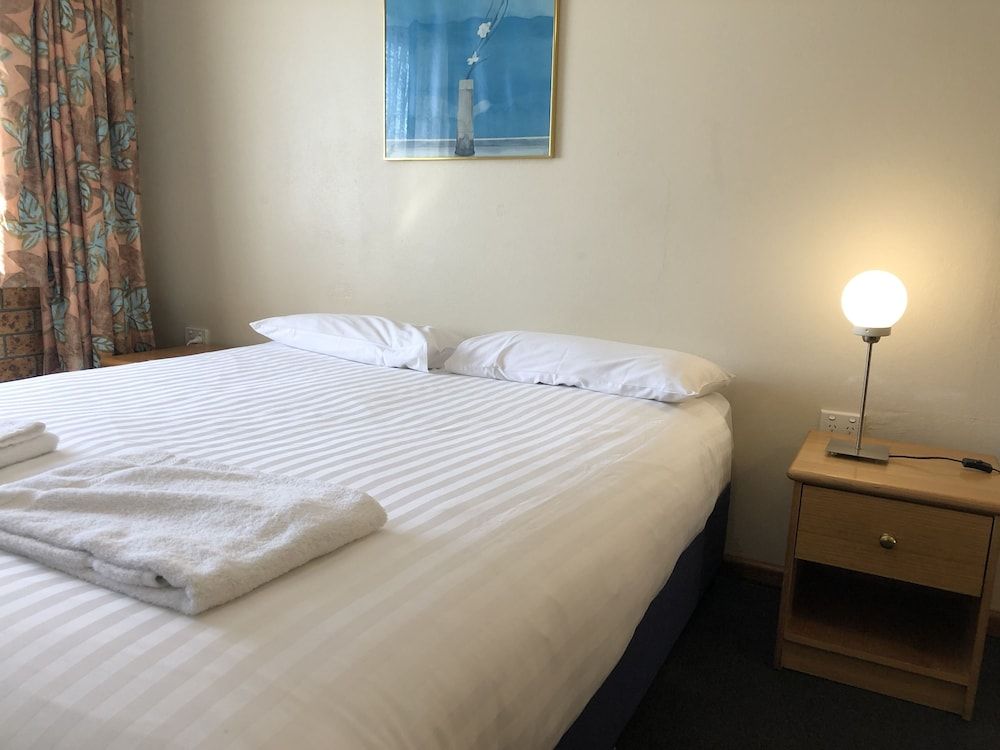 Canberra Lyneham Motor Inn Double Room, 1 Queen Bed 3