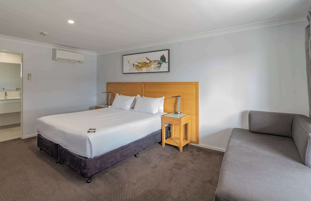 Best Western Club Quirindi Motel Deluxe Room, Multiple Beds, Non Smoking, Microwave 2