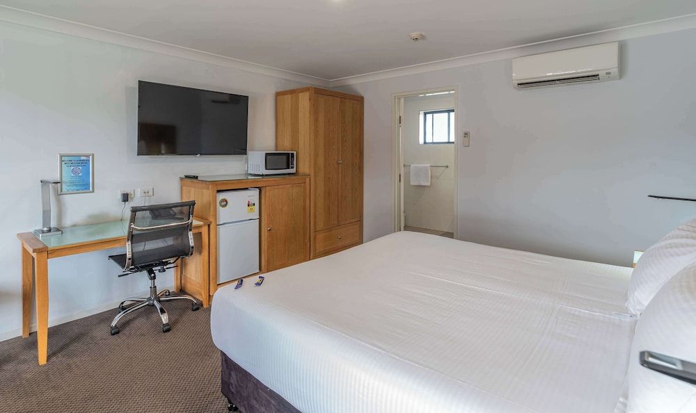Best Western Club Quirindi Motel Deluxe Room, Multiple Beds, Non Smoking, Microwave 3