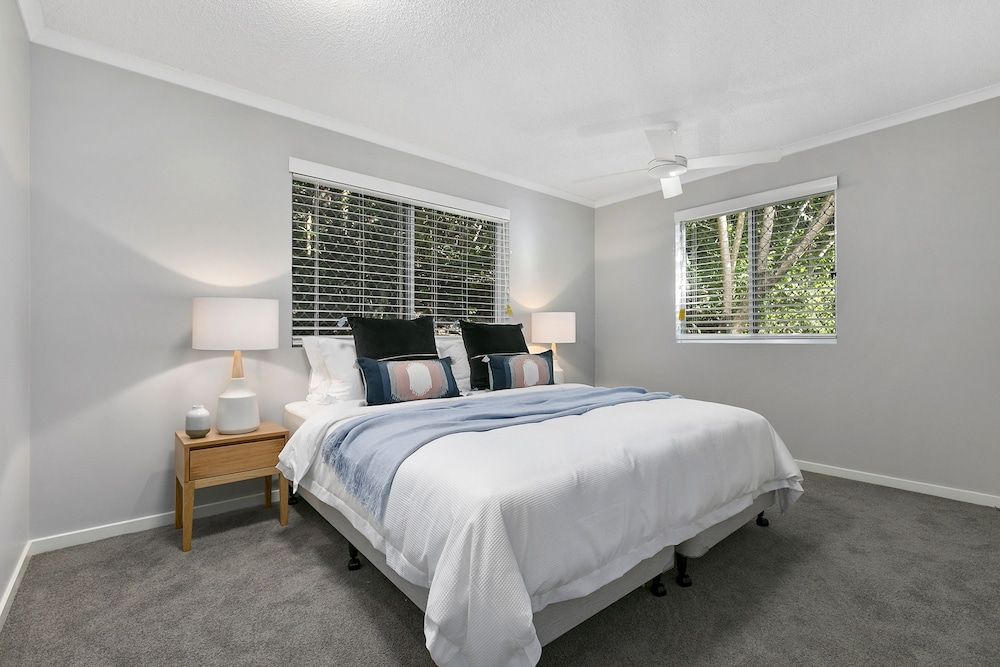 OFFSITE- 3 Bedroom Apartment - Ocean View Opposite Beach