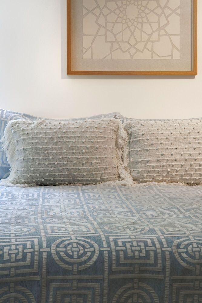 OFFSITE- 1 Bedroom Apartment - Ocean View Opposite Beach