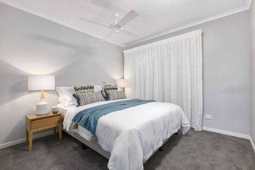 OFFSITE- 3 Bedroom Apartment - Ocean View Opposite Beach
